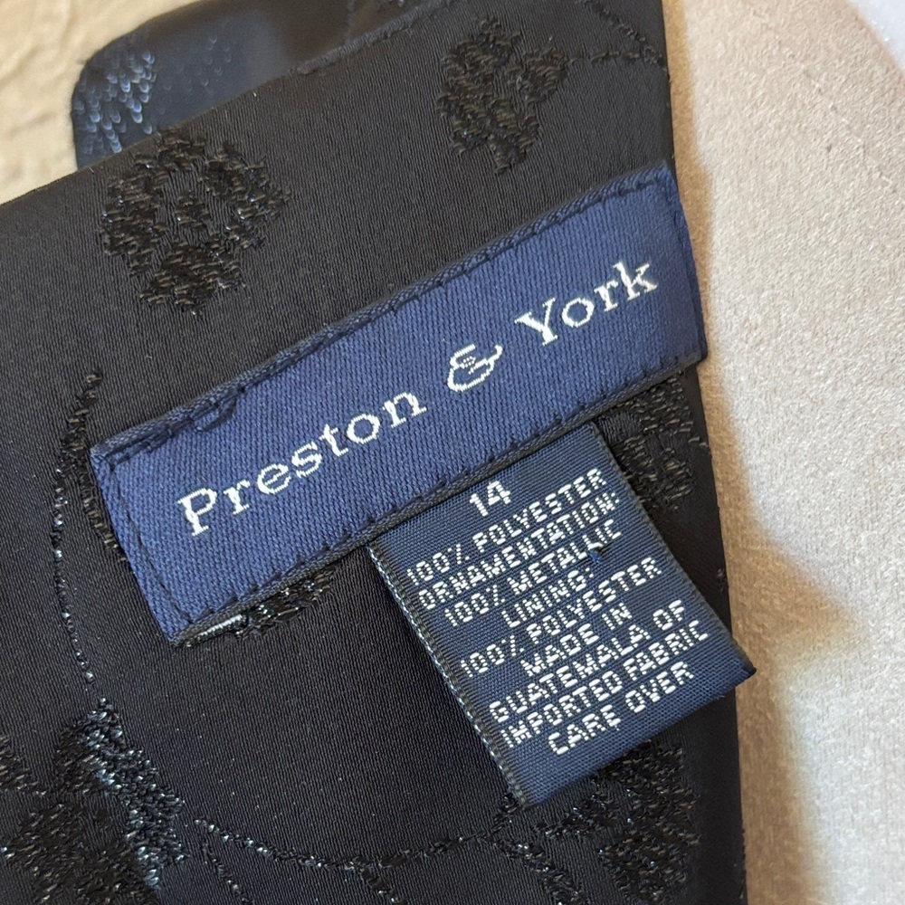 Preston & York Black Floral Top - Picture 4 of 4